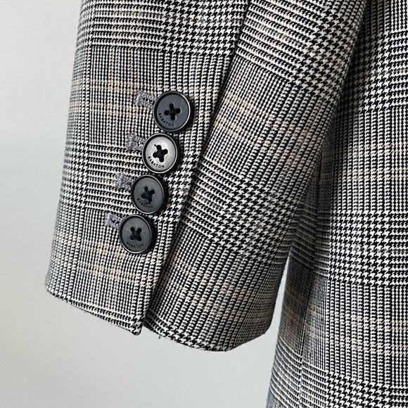 Aritzia Babaton Blazer - Picture 4 of 5